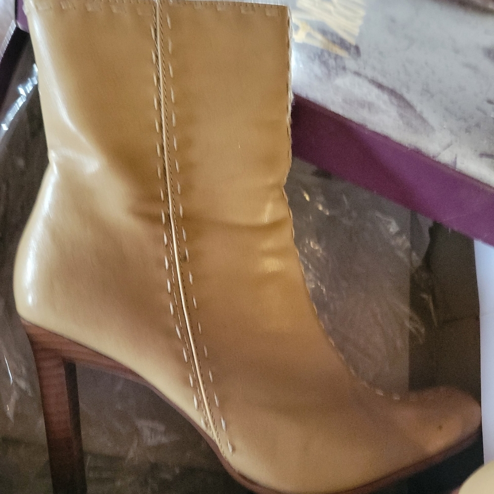 Boots - Picture 3 of 3